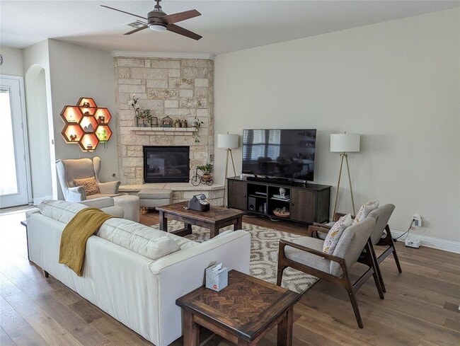 Building Photo - 10005 Ivalenes Hope Dr