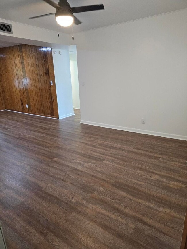 Building Photo - 2 bedroom 1 bath