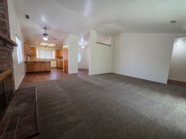 Building Photo - 1846 N Selina Ct