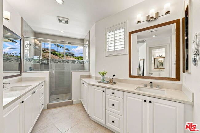Building Photo - 12876 S Seaglass Cir