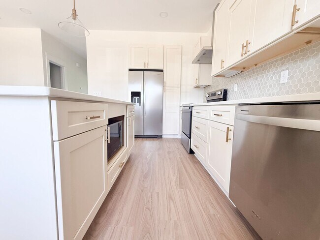 Building Photo - Crofton Style | Spacious 4-Bedroom Highbury Home with Pool and Pickleball Court