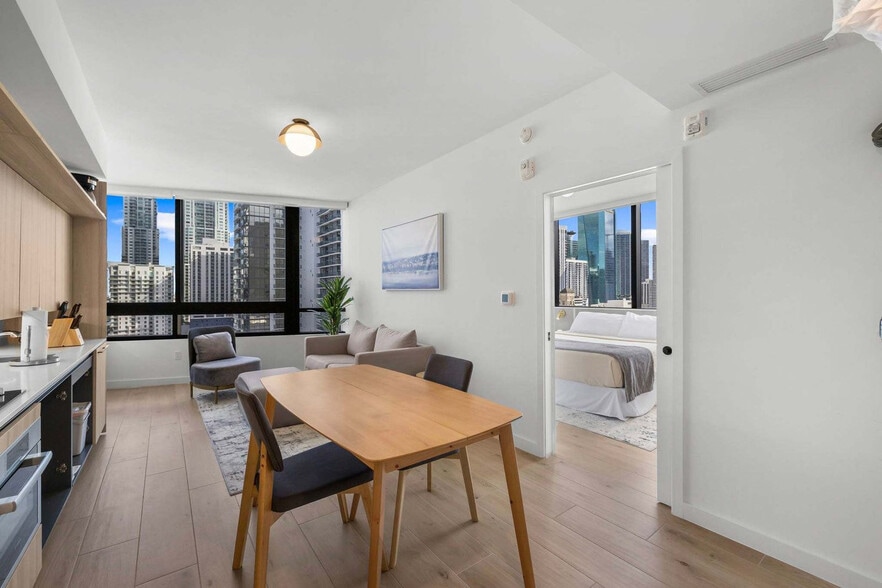 Building Photo - 225 N Miami Ave