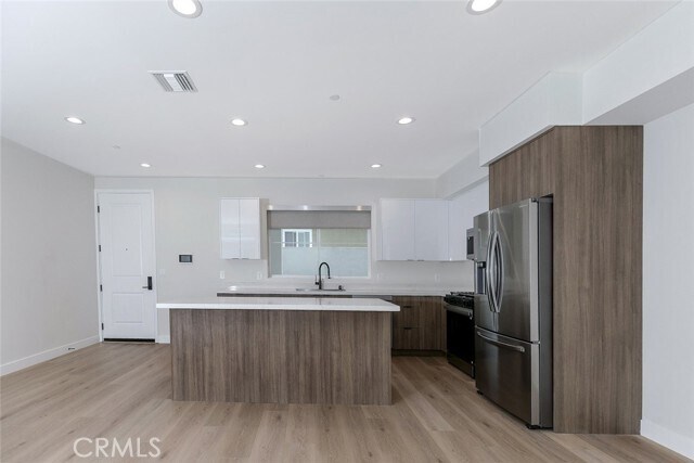 Building Photo - 10218 Fernglen Ave