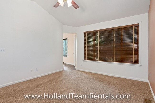 Building Photo - Large Home in Stonegate!