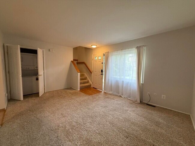 Building Photo - 519 Longshore Dr