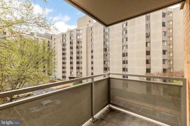 Building Photo - 440 L St NW