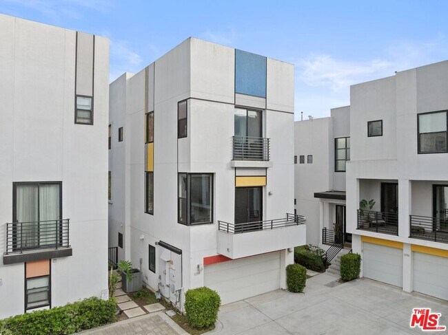 Building Photo - 12911 Bluff Creek Dr