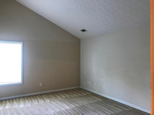 Building Photo - Spacious and Beautiful 3 Bedroom Home