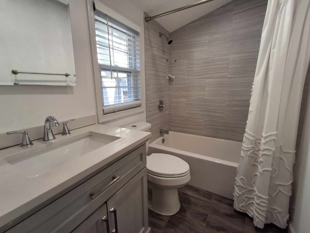 Building Photo - 4 Embroidery St