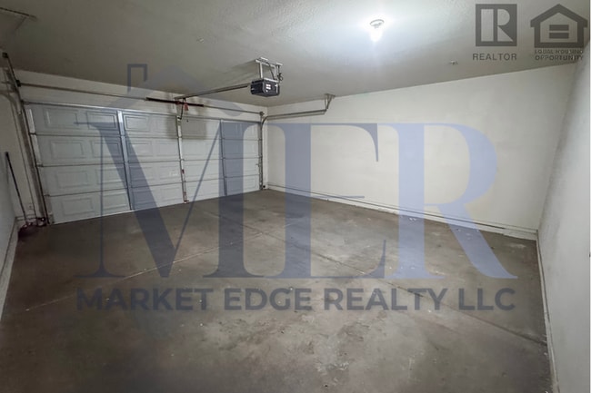 Building Photo - 3Bed/2.5Bath Townhouse at 83rd Ave/I-10! Ready for Immediate Move-In! -- FENCED-IN YARD! 2 CAR GA...