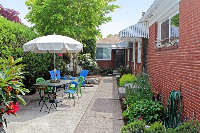 Building Photo - 1902-1910-1910 N Kilpatrick St
