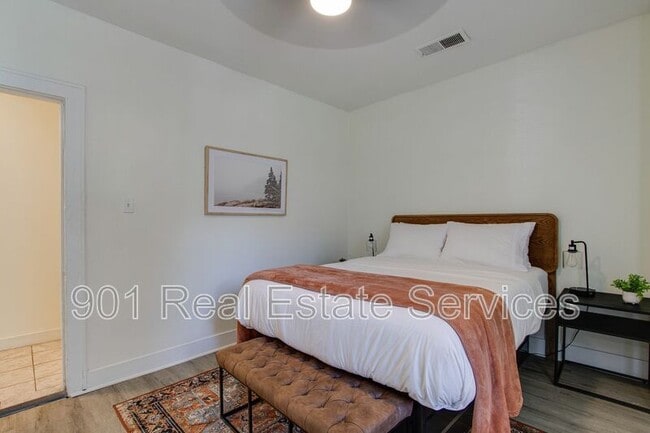 Building Photo - 1954 Manila Ave