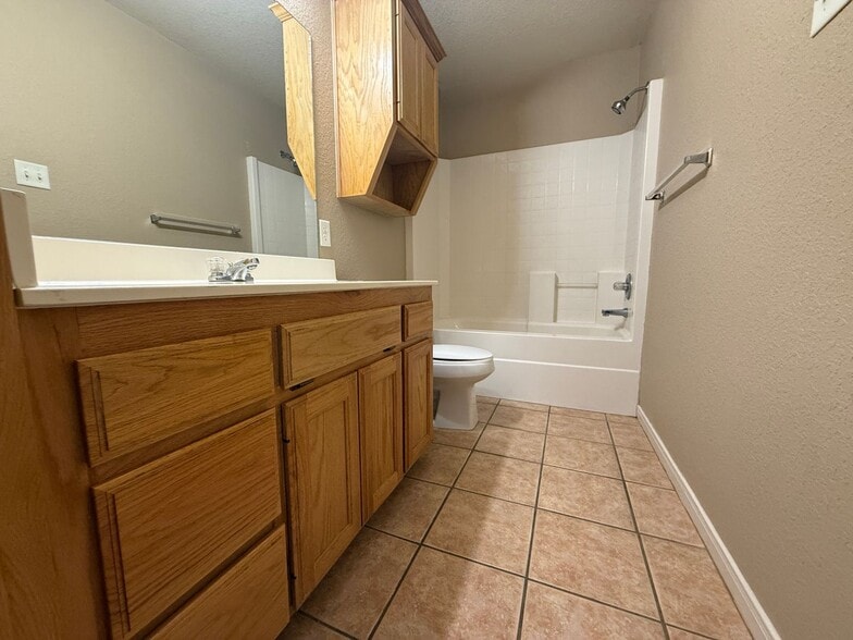 Building Photo - 4700 John David Dr