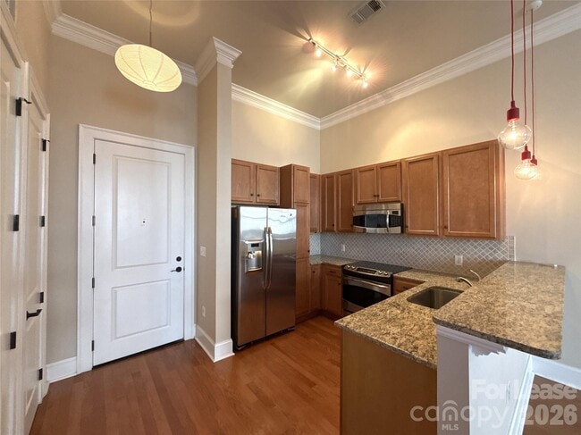 Building Photo - 2810 Selwyn Ave