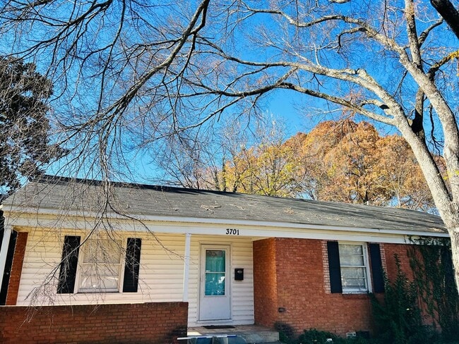 Building Photo - 3 bed, 2 bath ranch home