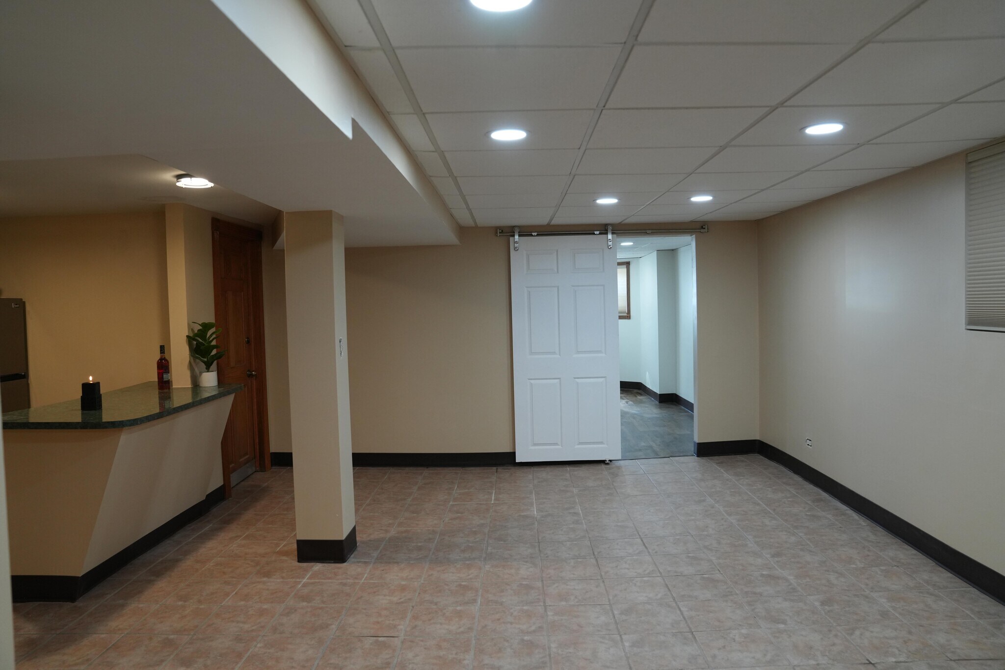 Building Photo - 6115 N Meade Ave