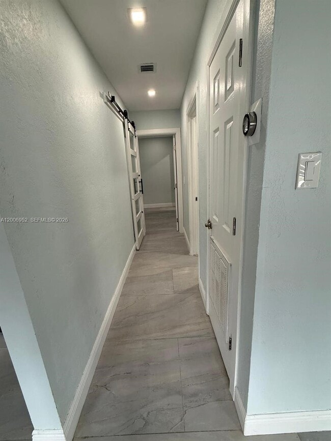 Building Photo - 423 NW 32nd Pl