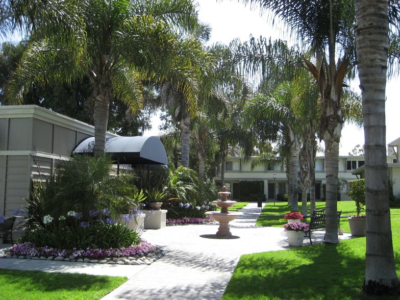 Bridgeport Apartment Homes 16900 Algonquin St Huntington Beach CA