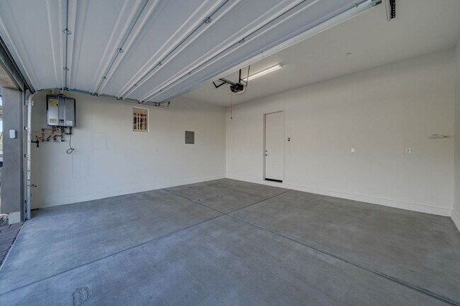 Building Photo - 7439 E Conquistadores Dr