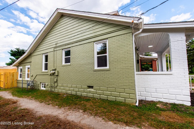 Building Photo - 1671 Trigg St