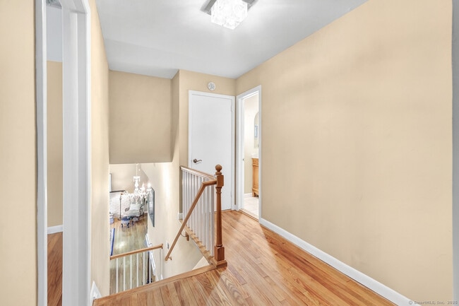 Building Photo - 6 Rivergate Woods