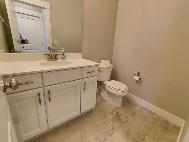 Building Photo - Spacious 6 Bed, 3.5 Bath Home in Clinton, UT
