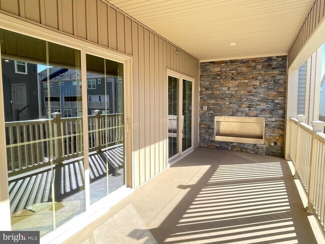 Building Photo - 42589 Burbank Terrace