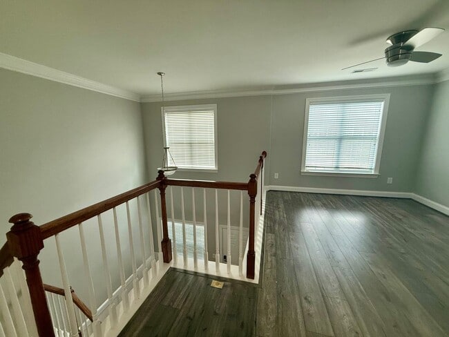 Building Photo - Two bedroom, 2.5 bath condo townhome in Bu...