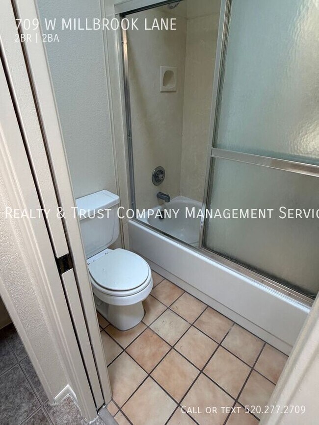 Building Photo - 709 W Millbrook Ln