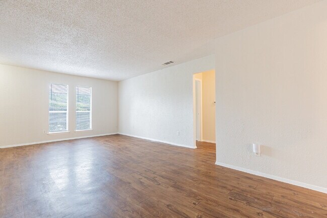 Building Photo - 323 W William Cannon Dr