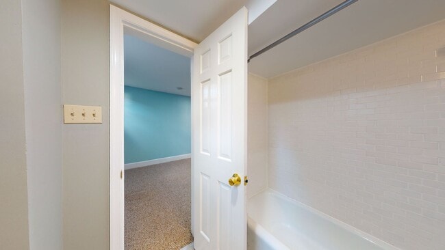 Building Photo - 18 9th St NE