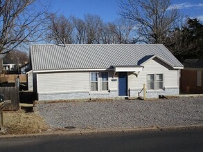 Building Photo - 1014 N Bradley St