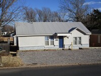 Building Photo - 1014 N Bradley St
