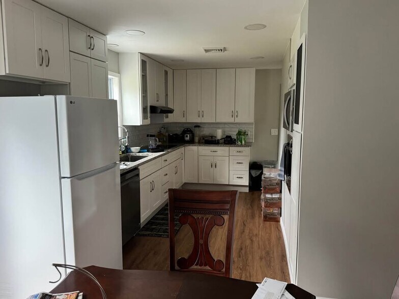 Building Photo - 6023 William Dr