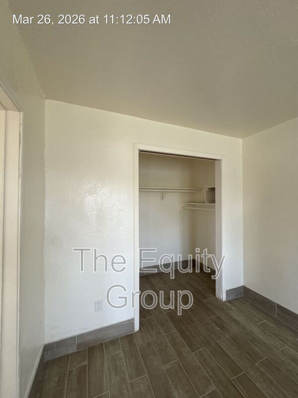 Building Photo - 240 E Hanford Armona Rd