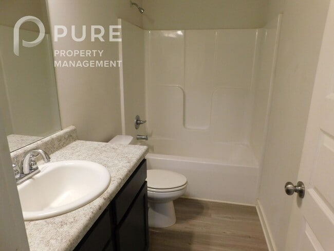 Building Photo - 672 The Heights Ln