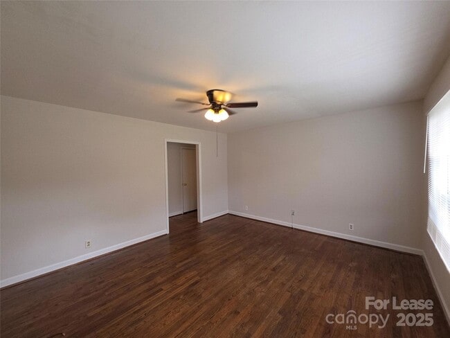 Building Photo - 3721 Driftwood Dr