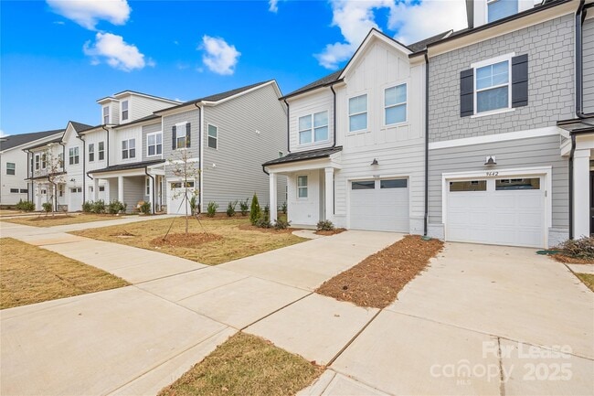 Building Photo - 9646 Munsing Dr