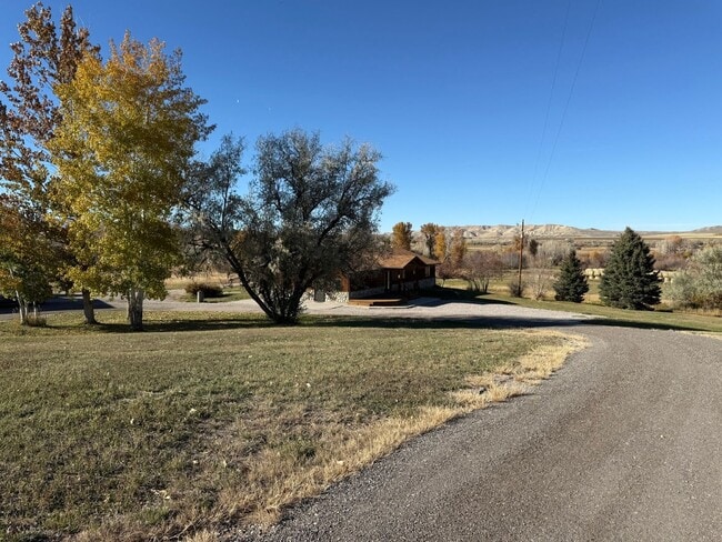 Building Photo - 3 Bed 2 Bath Large Semi-Rural Modern Beautiful Home