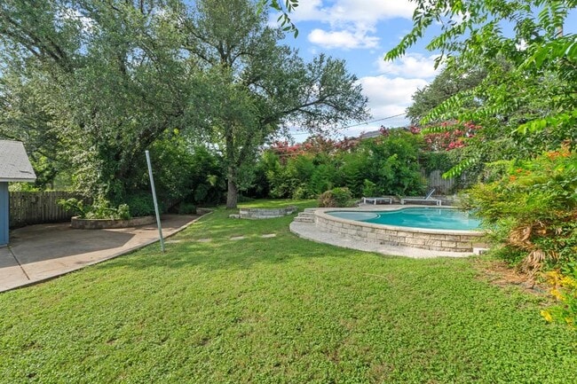 Building Photo - 2505 Wilke Dr