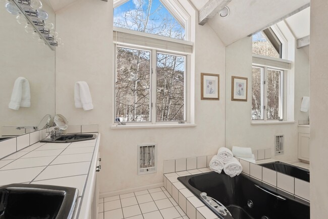 Building Photo - 60 Northway Dr