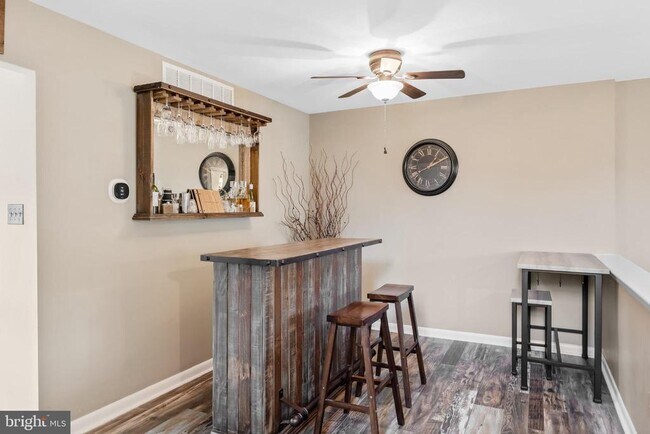 Building Photo - 44 Burgundy Dr