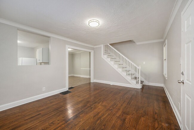 Building Photo - 2-bedroom, 1-bathroom duplex is located in...