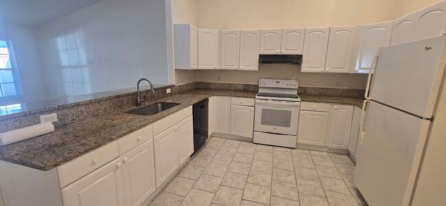 Building Photo - 1313 White Pine Dr