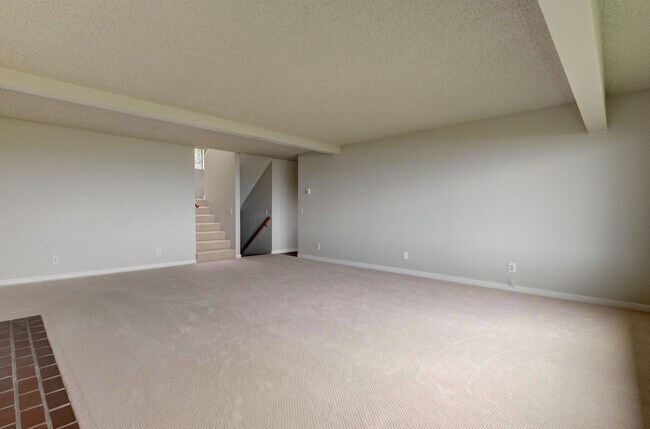 Building Photo - 3 Bedroom Condo on West Beach Bluffs **$500 off the first months rent**