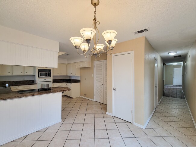 Building Photo - 2710 Quail Creek Dr
