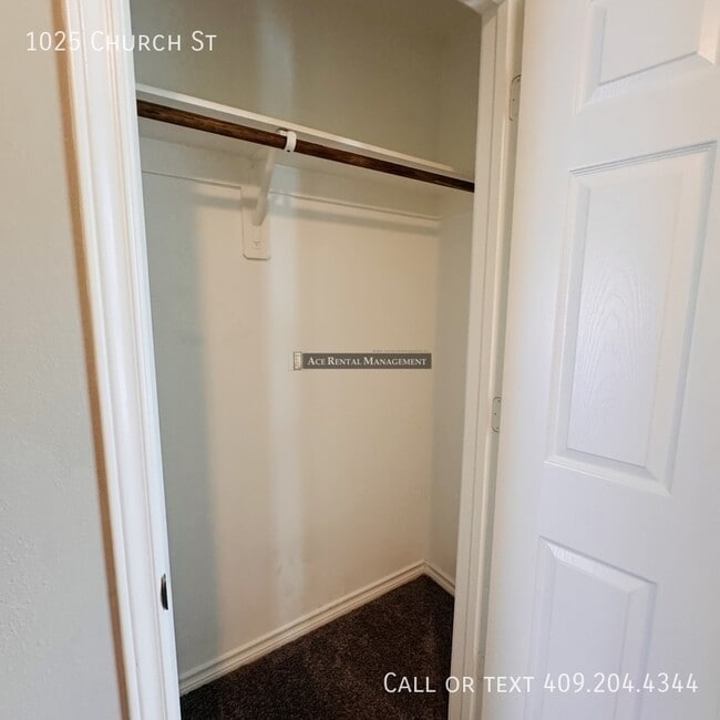 Building Photo - 1025 Church St