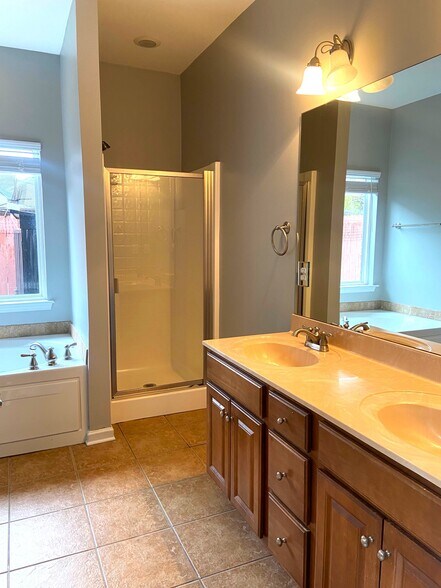 Building Photo - 256 Oxmoor Pl