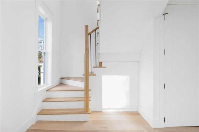 Building Photo - 7 Sheffield Ave