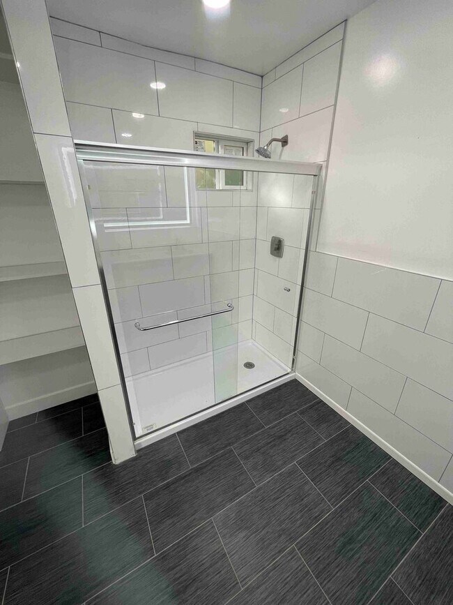 Building Photo - COMPLETELY REMODELED HOME IN QUIET AREA!